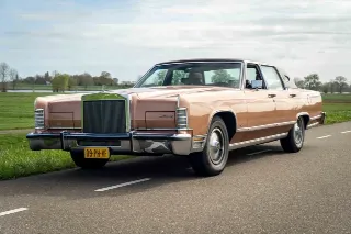 Foto 6 di 8: Lincoln Continental Town Car | 1979 | Route 66 Auctions