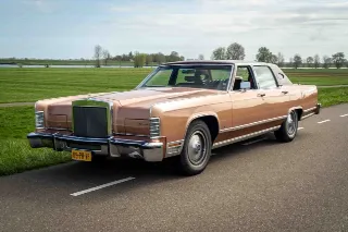 Foto 7 di 8: Lincoln Continental Town Car | 1979 | Route 66 Auctions