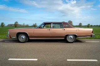 Foto 8 di 8: Lincoln Continental Town Car | 1979 | Route 66 Auctions