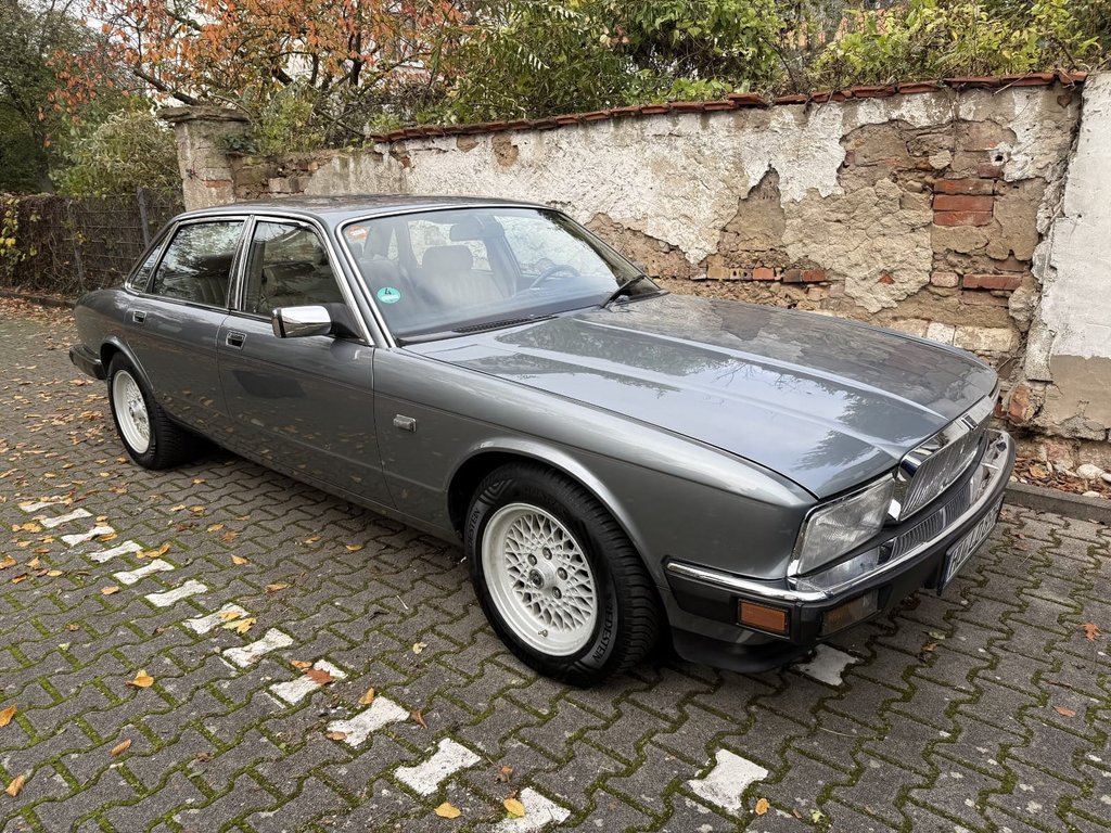 Jaguar XJ6 | Route 66 Auctions