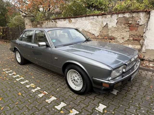 Jaguar XJ6 | Route 66 Auctions
