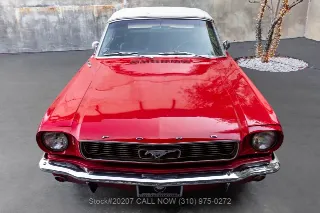 Foto 10 di 24: 1966 Ford Mustang Convertible