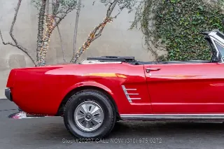 Foto 18 di 24: 1966 Ford Mustang Convertible