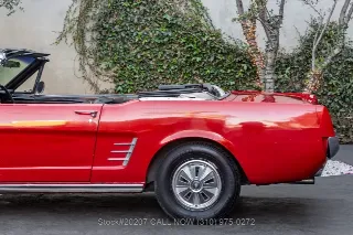 Foto 20 di 24: 1966 Ford Mustang Convertible