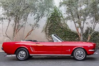 Foto 5 di 24: 1966 Ford Mustang Convertible