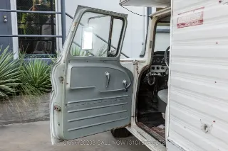 Foto 15 di 24: 1961 Chevrolet Apache 20 Camper