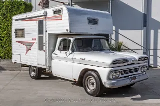 Foto 1 di 24: 1961 Chevrolet Apache 20 Camper
