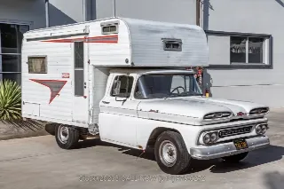 Foto 3 di 24: 1961 Chevrolet Apache 20 Camper