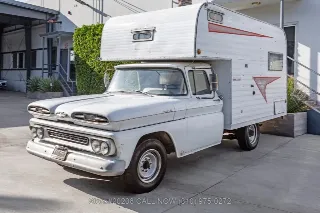 Foto 9 di 24: 1961 Chevrolet Apache 20 Camper