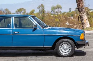 Foto 10 di 24: 1982 Mercedes Benz 300D