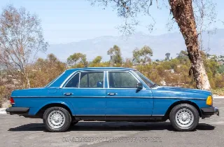 Foto 4 di 24: 1982 Mercedes Benz 300D