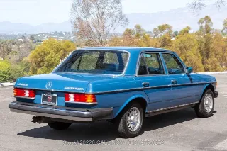 Foto 5 di 24: 1982 Mercedes Benz 300D