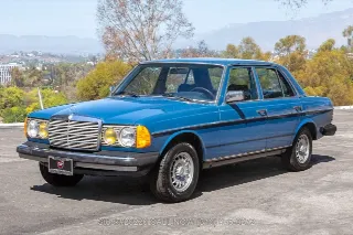 Foto 8 di 24: 1982 Mercedes Benz 300D