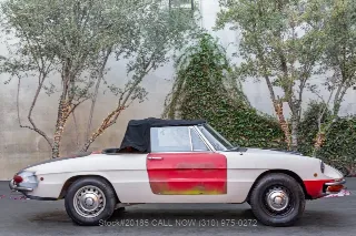Foto 10 di 24: 1969 Alfa Romeo 1750 Spider