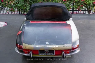 Foto 11 di 24: 1969 Alfa Romeo 1750 Spider