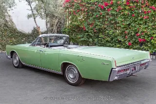 Foto 7 di 24: 1967 Lincoln Continental