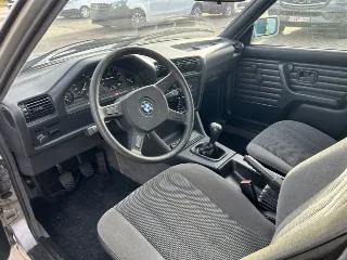 Foto 2 di 8: BMW 318i Touring | 1993 | Route 66 Auctions