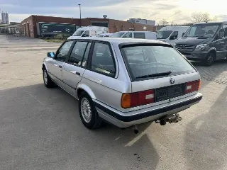 Foto 3 di 8: BMW 318i Touring | 1993 | Route 66 Auctions