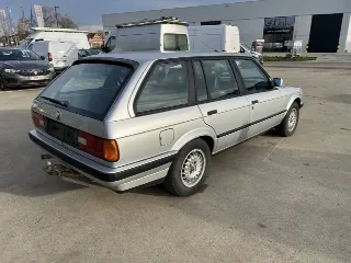 Foto 4 di 8: BMW 318i Touring | 1993 | Route 66 Auctions