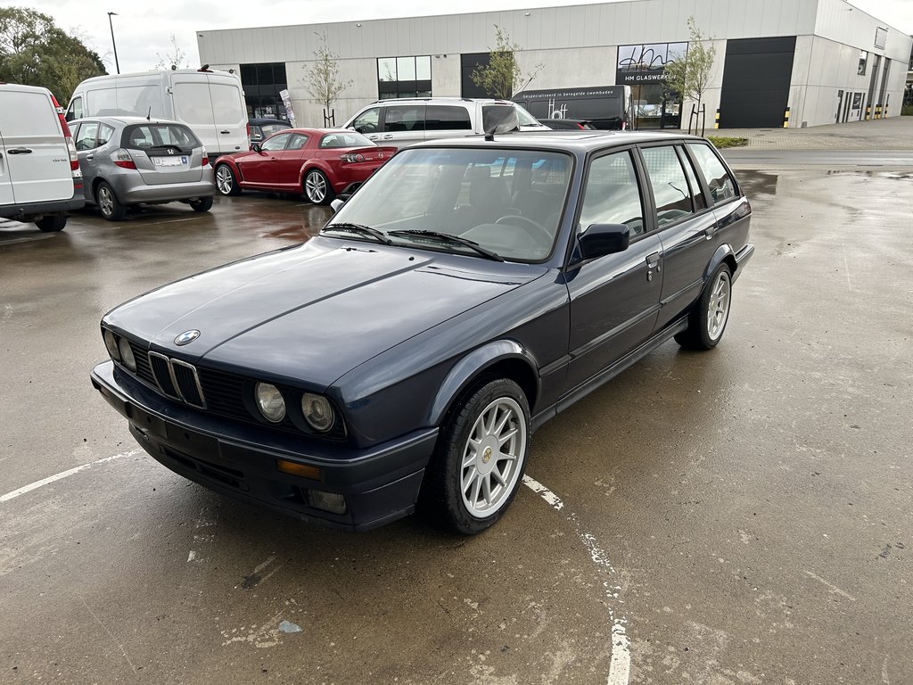 BMW 320i Touring | 1989 | Route 66 Auctions