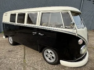 Foto 3 di 8: Volkswagen Type 2 Split-Screen Camper Van | 1966 | Route 66 Auctions