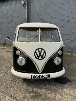 Foto 4 di 8: Volkswagen Type 2 Split-Screen Camper Van | 1966 | Route 66 Auctions