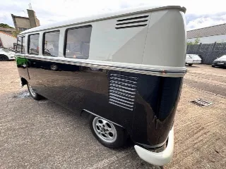 Foto 6 di 8: Volkswagen Type 2 Split-Screen Camper Van | 1966 | Route 66 Auctions
