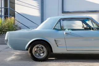 Foto 12 di 24: 1966 Ford Mustang