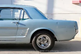 Foto 14 di 24: 1966 Ford Mustang