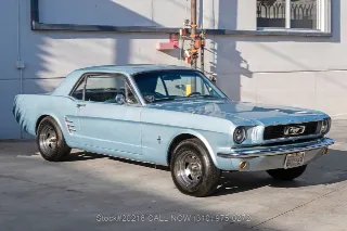 Foto 4 di 24: 1966 Ford Mustang