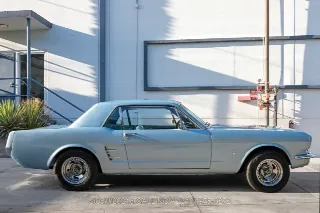 Foto 5 di 24: 1966 Ford Mustang