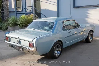 Foto 6 di 24: 1966 Ford Mustang