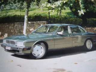 Foto 3 di 8: Daimler 4.0 Litre | 1993 | Route 66 Auctions