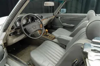 Foto 2 di 8: Mercedes-Benz 560 SL | 1987 | Route 66 Auctions
