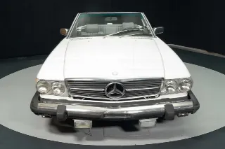 Foto 3 di 8: Mercedes-Benz 560 SL | 1987 | Route 66 Auctions