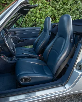 Foto 3 di 10: Porsche 993 Cabrio Carrera 4 | 1995