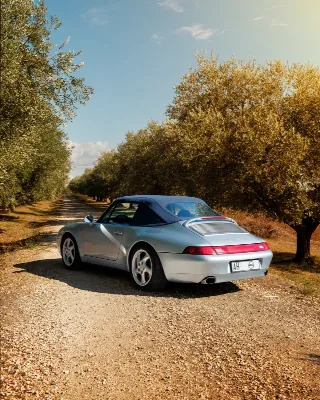 Foto 7 di 10: Porsche 993 Cabrio Carrera 4 | 1995