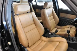 Foto 13 di 30: Alfa Romeo 164 3.0i V6 24V cat Q4 Recaro