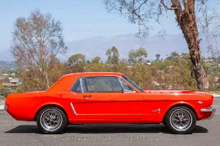 Foto 5 di 24: 1965 Ford Mustang