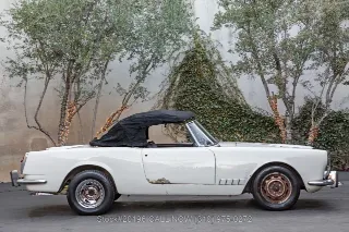 Foto 10 di 24: 1962 Alfa Romeo 2000