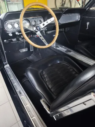 Foto 2 di 8: Ford Mustang Hardtop 289 V8 | 1965 | Route 66 Auctions