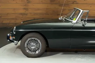 Foto 9 di 10: MG MGB