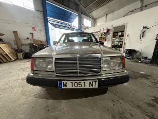 Foto 4 di 16: Mercedes-Benz 300 E-24 | 1992 | Route 66 Auctions