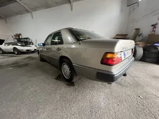 Foto 6 di 16: Mercedes-Benz 300 E-24 | 1992 | Route 66 Auctions