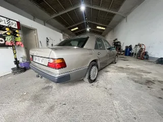 Foto 8 di 16: Mercedes-Benz 300 E-24 | 1992 | Route 66 Auctions
