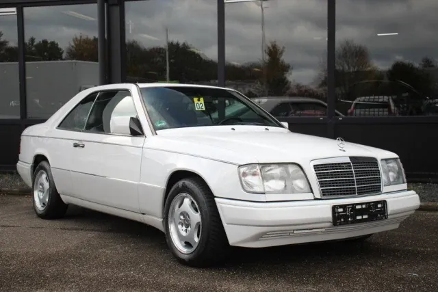 Mercedes-Benz 220 CE | 1993 | Route 66 Auctions