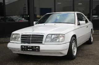 Foto 5 di 8: Mercedes-Benz 220 CE | 1993 | Route 66 Auctions