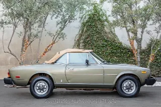 Foto 10 di 24: 1980 Fiat 124 Spider 2000