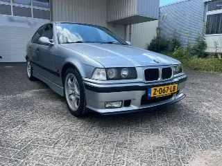 Foto 3 di 8: BMW M3 Sedan (E36) | 1996 | Route 66 Auctions