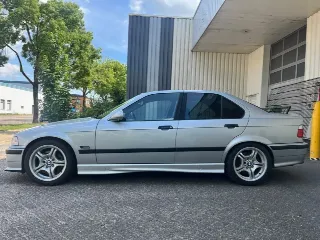 Foto 6 di 8: BMW M3 Sedan (E36) | 1996 | Route 66 Auctions